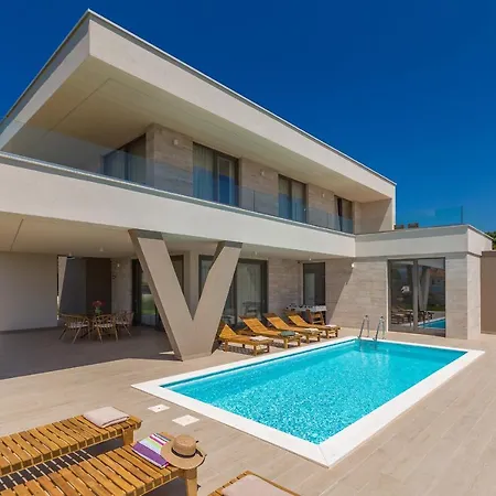 Vista With Private Pool And Sauna Villa