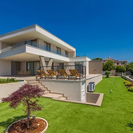 Vista With Private Pool And Sauna Villa *