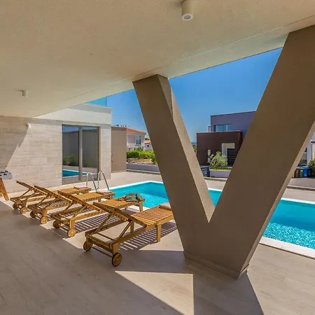 빌라 Vista With Private Pool And Sauna Linardići