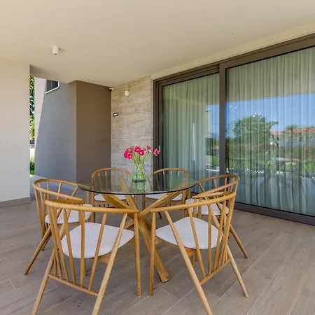 빌라 Vista With Private Pool And Sauna Linardići