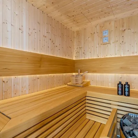 Vista With Private Pool And Sauna 빌라 *