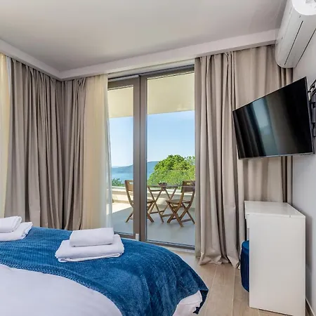 Vista With Private Pool And Sauna