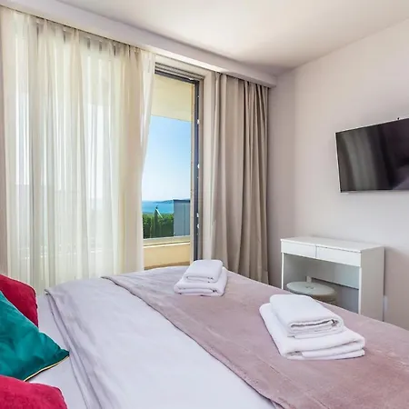 Vista With Private Pool And Sauna Villa