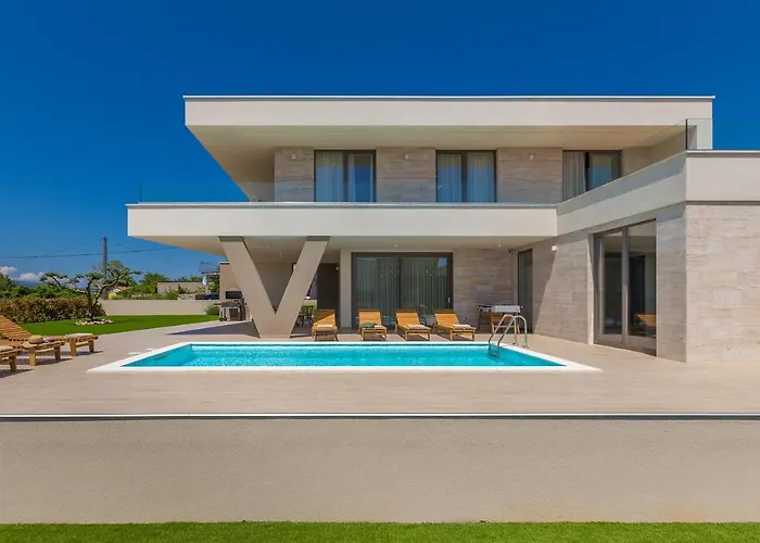 Vista With Private Pool And Sauna Villa