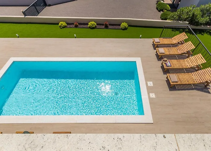 Vista With Private Pool And Sauna Villa