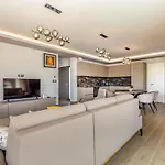 Vista With Private Pool And Sauna *