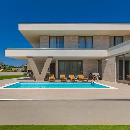 Vista With Private Pool And Sauna Villa