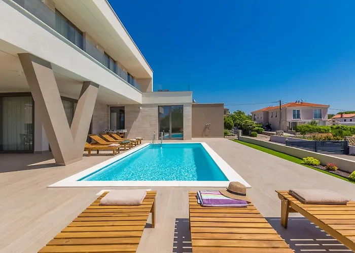 Vista With Private Pool And Sauna