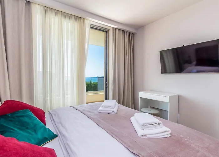 Vista With Private Pool And Sauna Villa