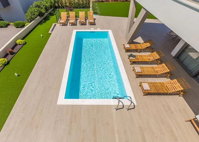 Vista With Private Pool And Sauna *